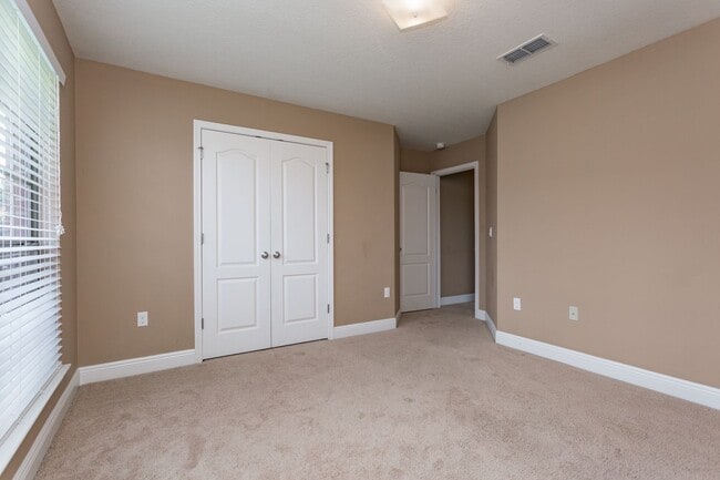 Building Photo - Spacious 4 Bed/3 Bath - Pace Mill Creek