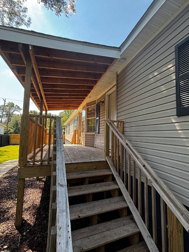 Building Photo - Spacious 4-Bed, 3-Bath Retreat on Greenhill Rd – 2000 Sq Ft of Charleston Charm!