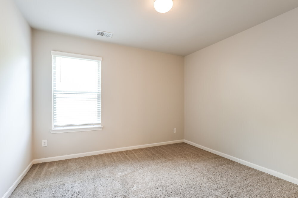 Building Photo - 285 Magnaview Dr