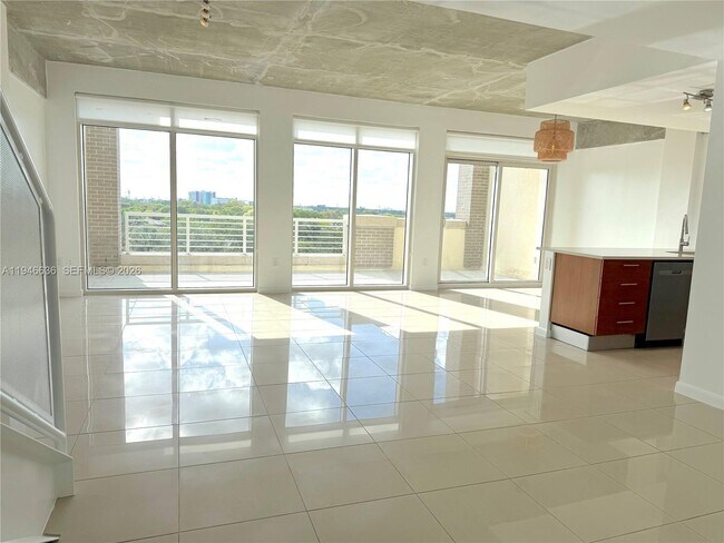 Building Photo - 3250 NE 1st Ave