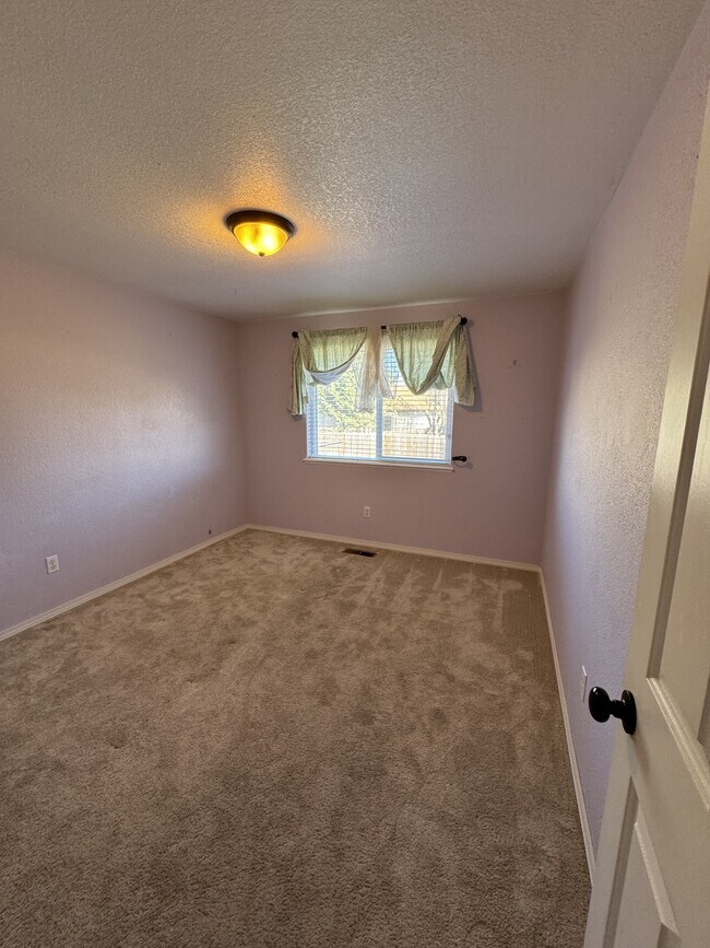 Building Photo - 935 Fairfield Cir