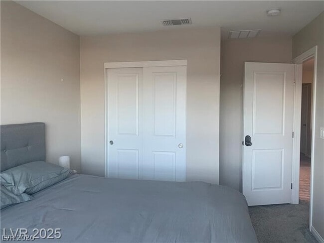 Building Photo - 10688 Silver Pond Ave