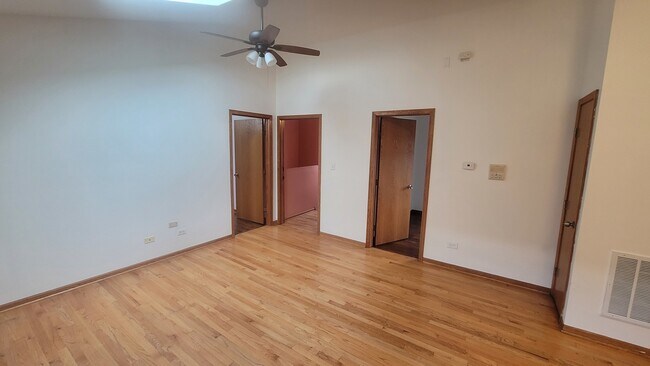 Building Photo - 2977 N Lawndale Ave