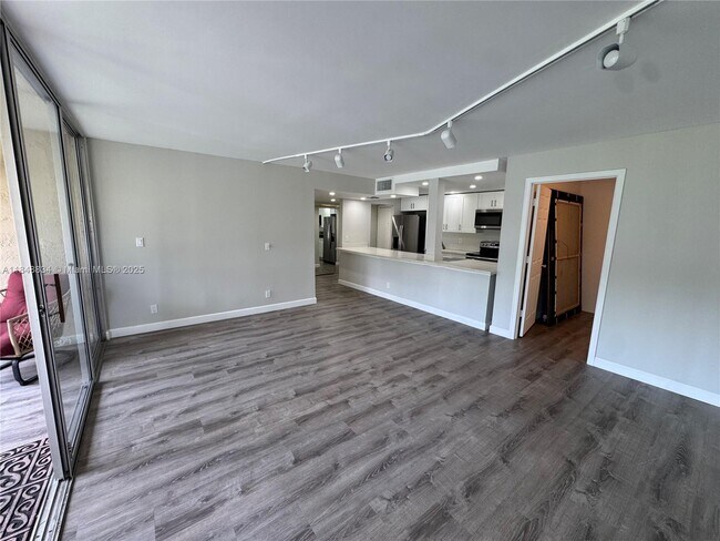 Building Photo - 7081 Environ Blvd