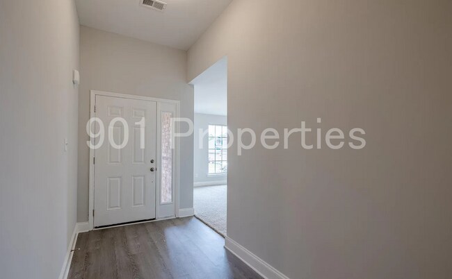 Building Photo - 5961 Uselton Dr