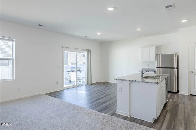 Building Photo - 956 Rift Vly Dr