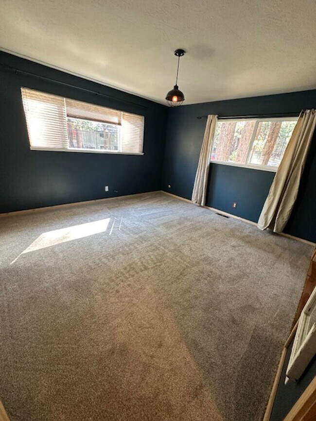 Building Photo - Lovely multi level home available now for ...
