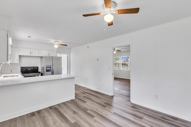 Building Photo - Castle Hayne Home for Rent!