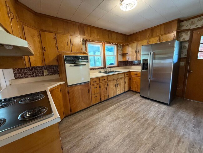 Building Photo - 2459 Middlesettlements Rd