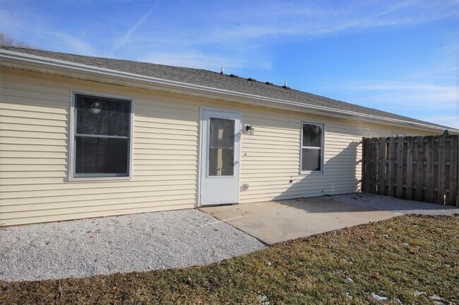 Building Photo - 105-107 South Plum