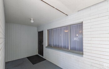 Building Photo - 721 E Montebello Ave