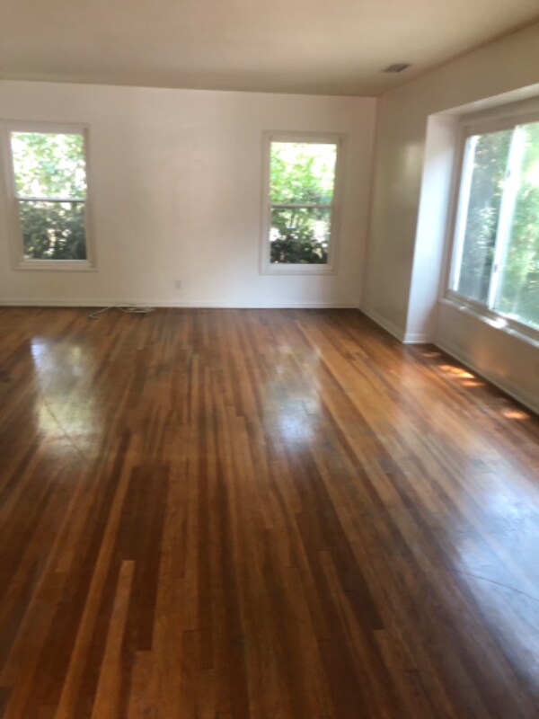 Building Photo - 2721 E Chevy Chase Dr