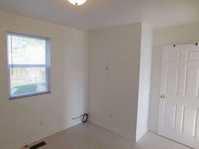 Building Photo - 103 Bailey Meadows