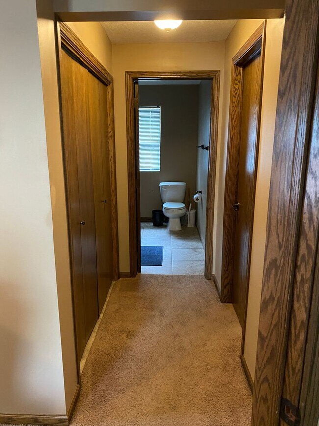 Building Photo - 818 Bluemont Ave