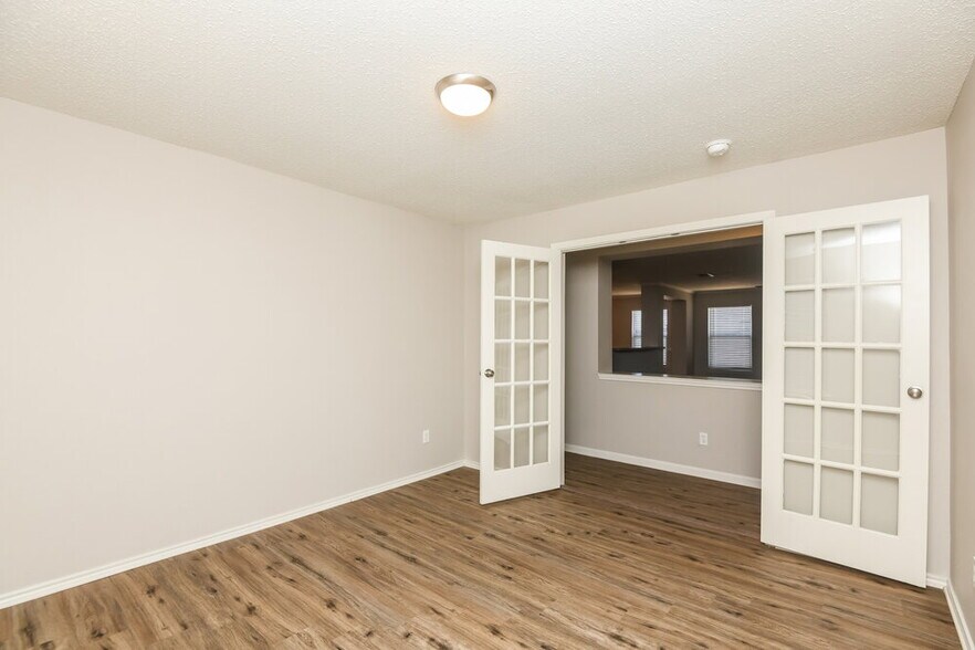 Building Photo - 1333 Fox Glenn