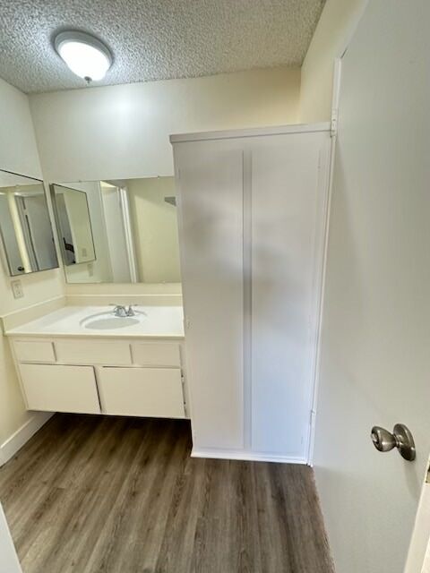 Building Photo - 6310 Hazeltine Ave