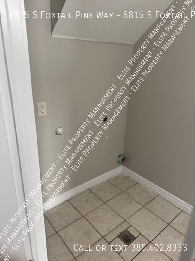 Building Photo - 8815 Foxtail Pine Way