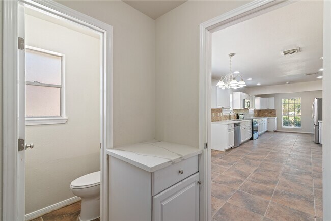 Building Photo - 17923 Beaver Creek Dr