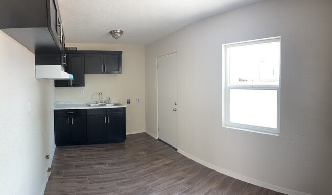 Building Photo - 608 Barcelona Dr