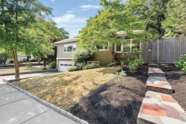 Building Photo - 44 Rolling Ln