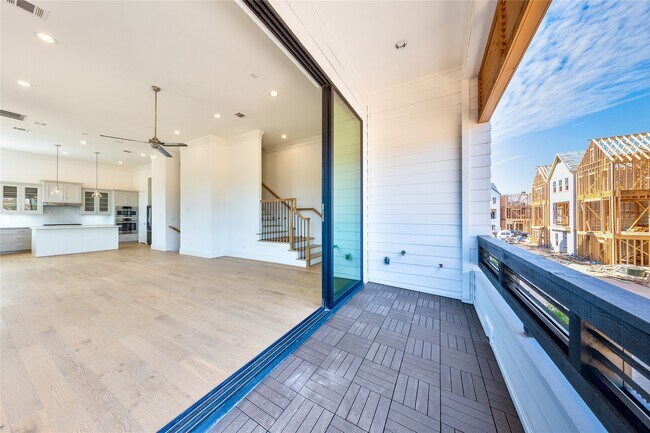 Building Photo - 3403 Timbergrove Oaks St