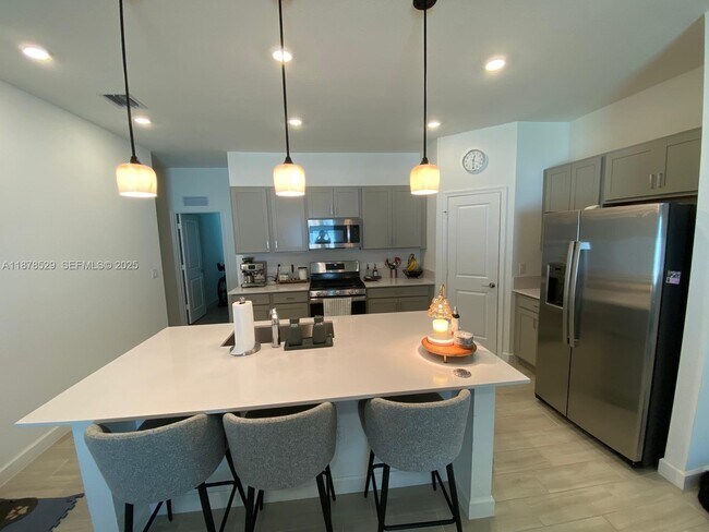 Building Photo - 11060 Middle Strm Dr