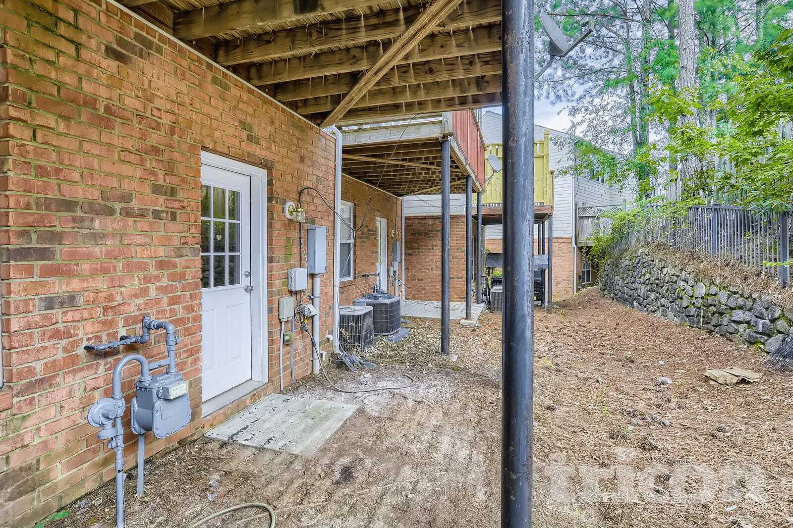 Building Photo - 4014 Howell Park Rd