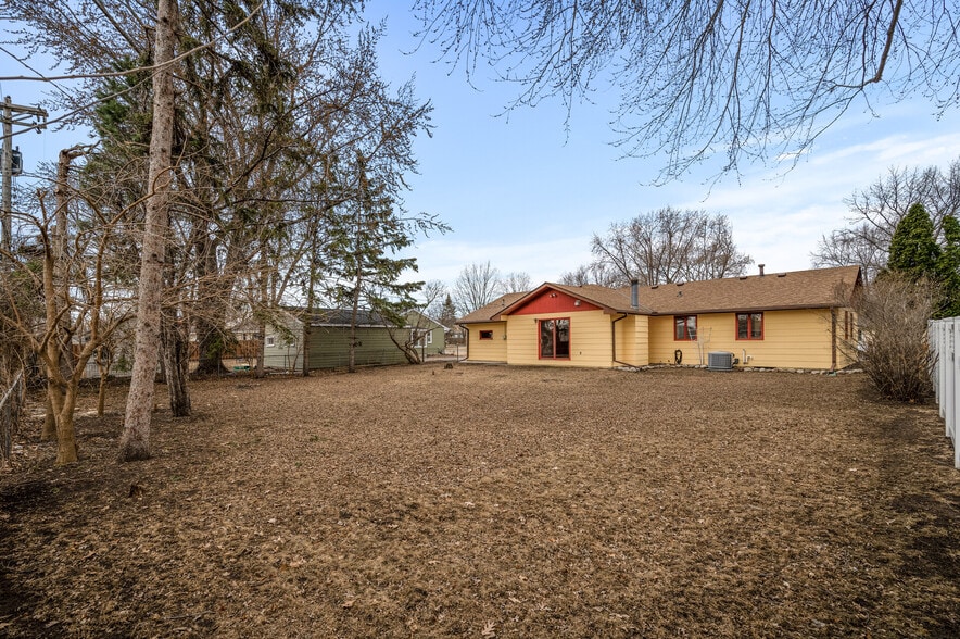 Building Photo - 5616 Nevada Ave N