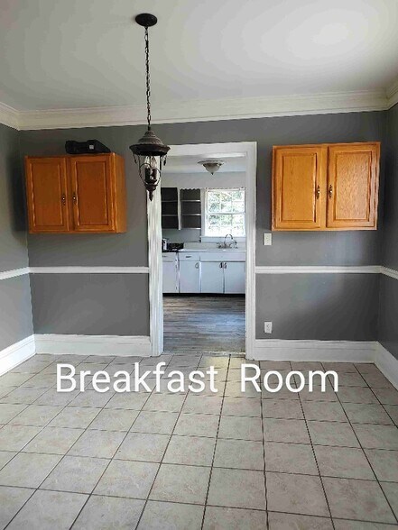 Building Photo - 8155 Columbus Rd