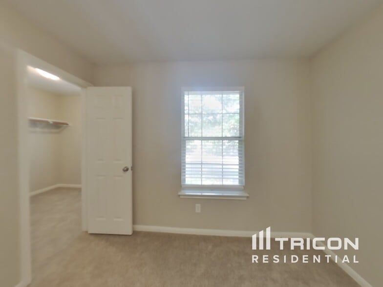 Building Photo - 405 Red Hawk Dr
