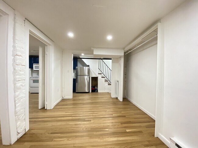 Building Photo - 686 Parker St