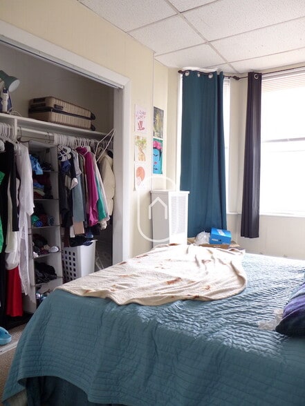 Building Photo - 869 Beacon St