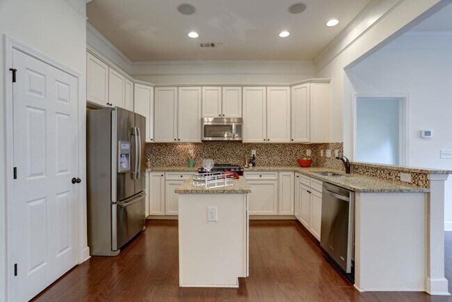 Building Photo - 104 Wellington Trce