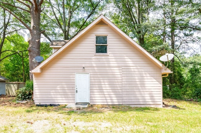 Building Photo - 2502 Rosebud Rd
