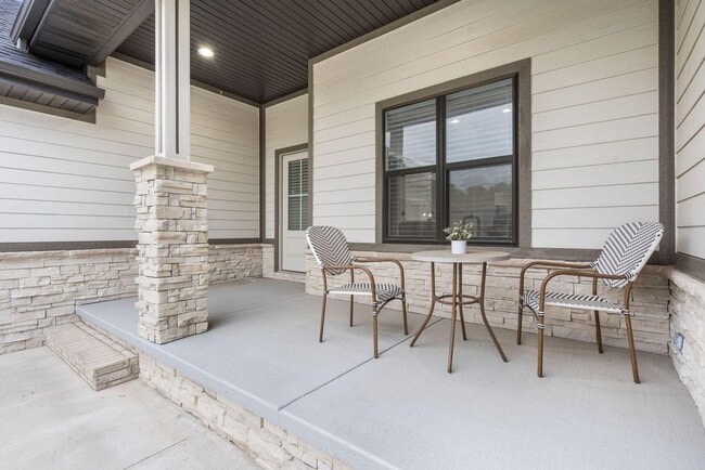 Building Photo - Beautiful 3 Bedroom Home w/ Flex Room!