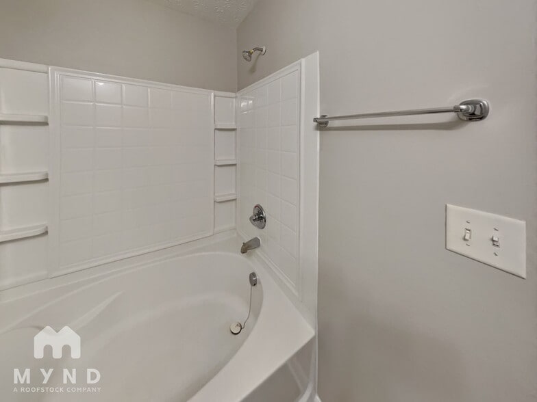 Building Photo - 1998 Grove Way