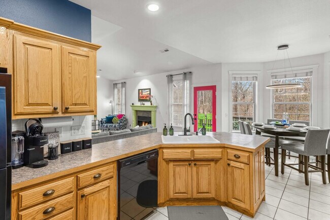 Building Photo - 1802 NW Mustang Ave