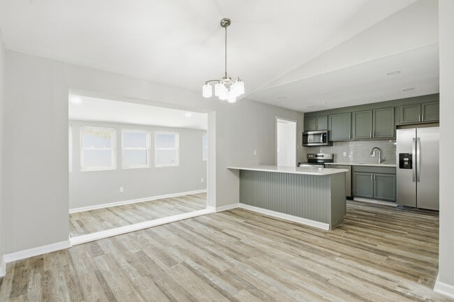 Building Photo - 12433 Deerfield Rd