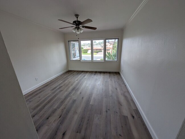 Building Photo - 2BR Apartment Steps from Windansea Beach