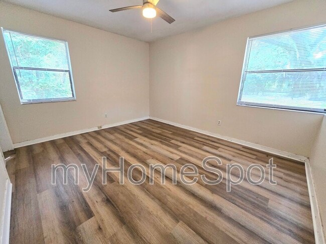 Building Photo - 909 Springbrook Ave