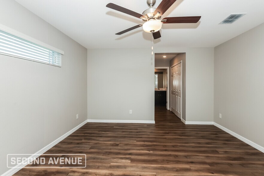 Building Photo - 4934 Redwood Terrace