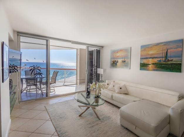 Primary Photo - 6767 Collins Ave