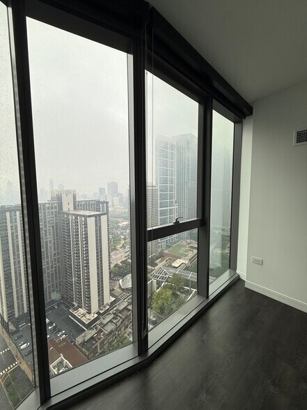 Building Photo - 450 E Waterside Dr