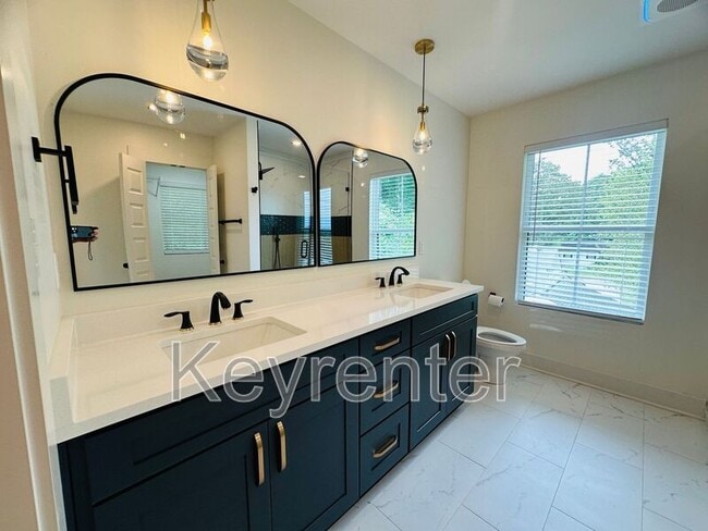 Building Photo - 1406 Lantana Ln NW
