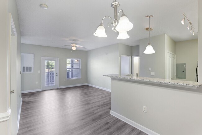 Building Photo - March Madness special! 1 month rent FREE!