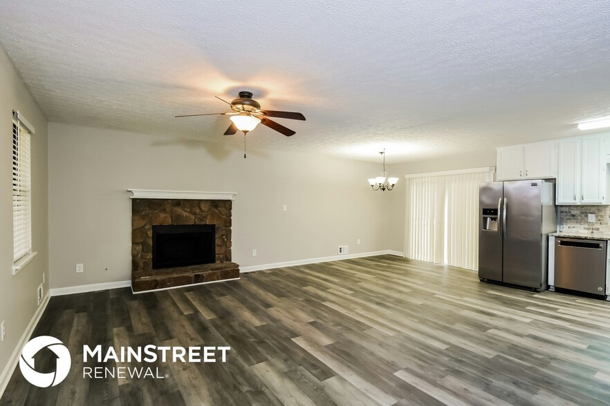 Building Photo - 467 Woodland St