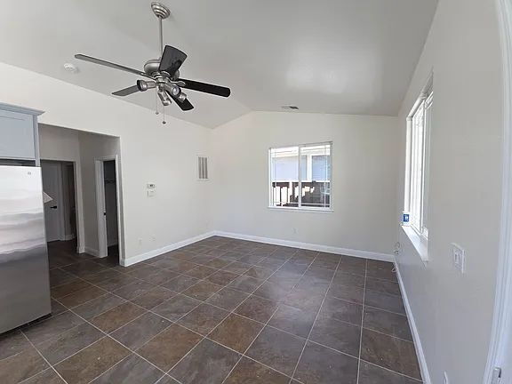 Building Photo - Cozy, comfortable and large living space for a family