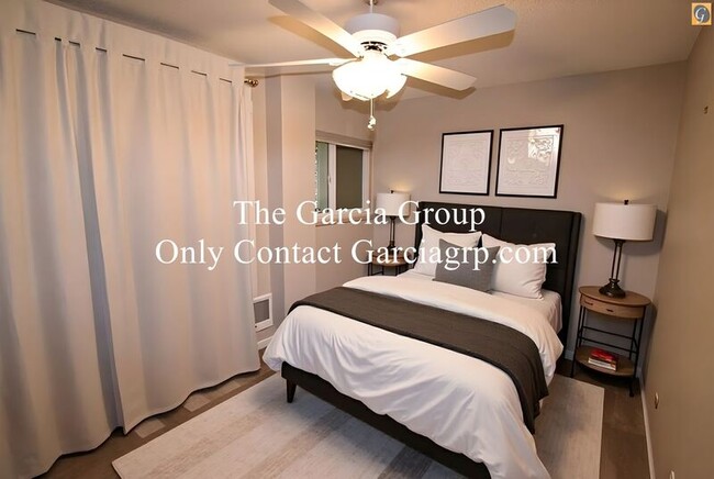 Building Photo - 2393 SW Park Pl