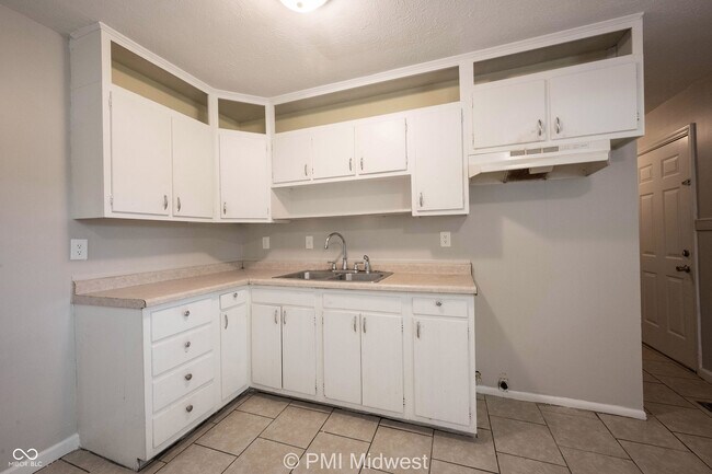 Building Photo - 5925 Sunwood Dr