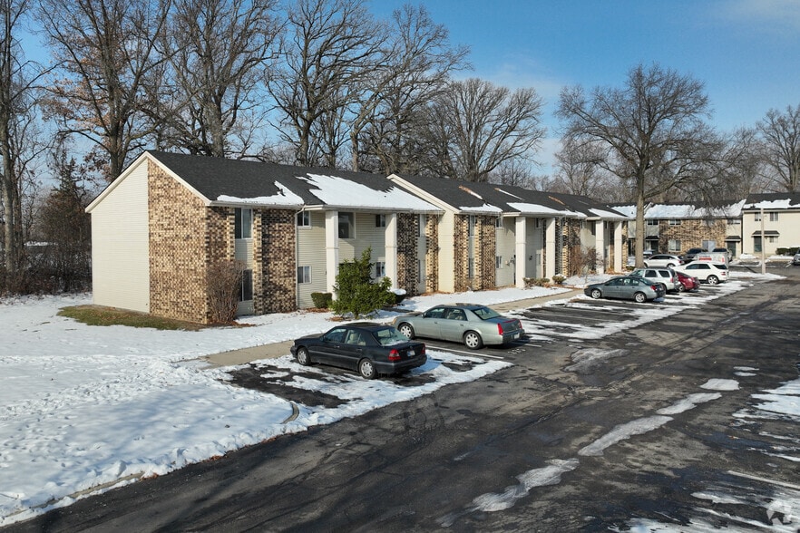 Primary Photo - Fairview Court Apartments